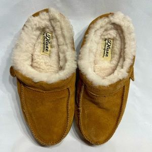 Men’s size 8 Deluxe by Deerfoams insulated hard soled suede clog slippers